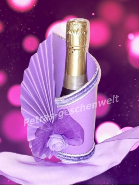 Geschenkschachtel mit kl.Sektflasche